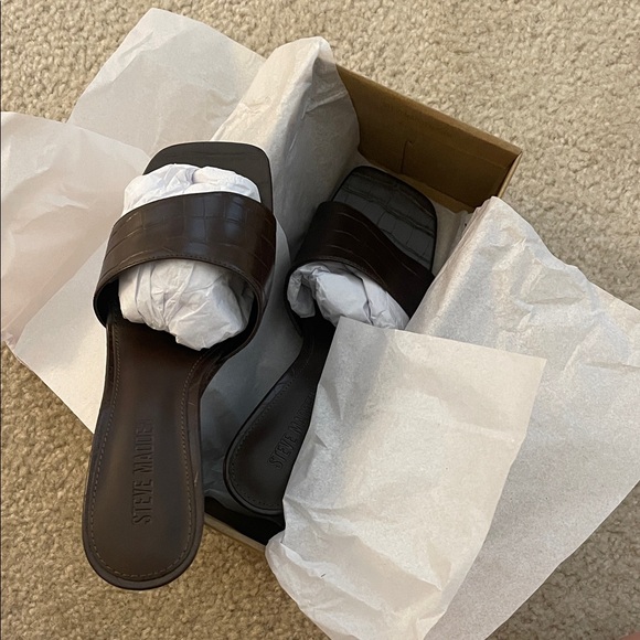 Steve Madden Curcio Brown Crocodile Wedge Sandals - Picture 2 of 5